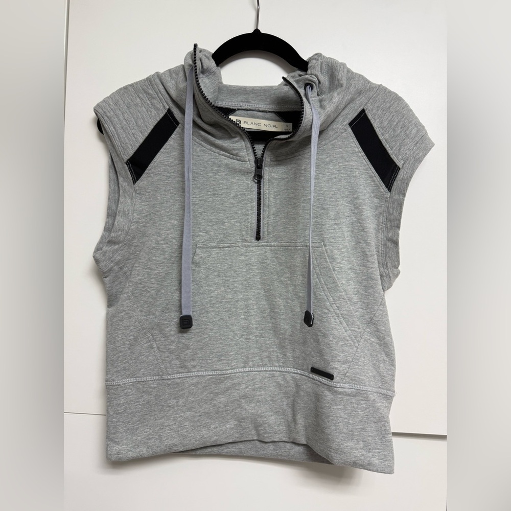 blanc noir size S  Gray and Black Sleeveless Pullover